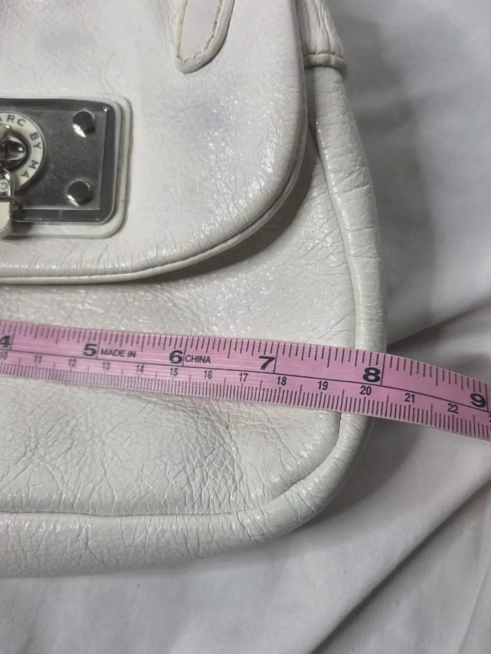 Marc by Marc Jacobs Women's Small White Pebbled Shoulder Bag Silver Snap Lined
